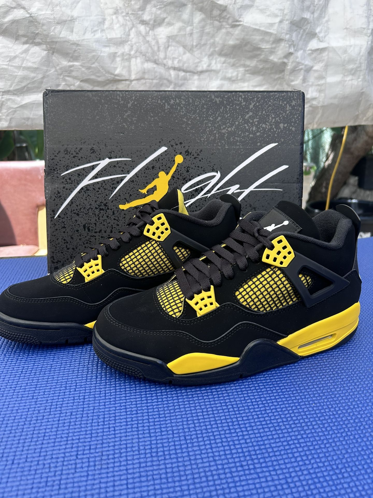 Air Jordan 4 Retro Thunder