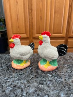 Ceramic Rooster Chicken Farmhouse Pair of  Salt and Pepper Shakers.  Size tallest approximately 4 inches tall.   Preowned some minor paint wear see pi