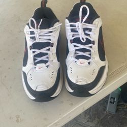 Nike Men  Size 9.5