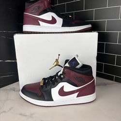 Vnds Jordan 1 Se dark black beetroot size 10.5 men’s or 12 women’s $150
