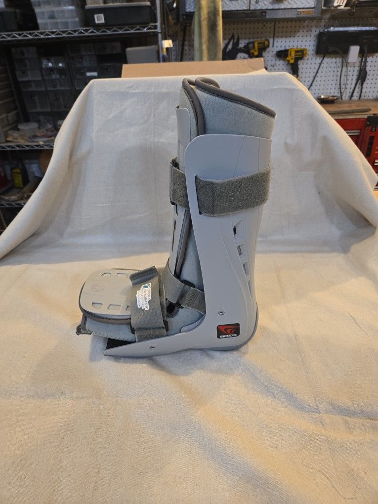 Berg Genesis Mid-Calf Walking Boot