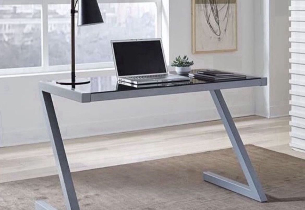 New! Modus International Top Quality Office Desk !!