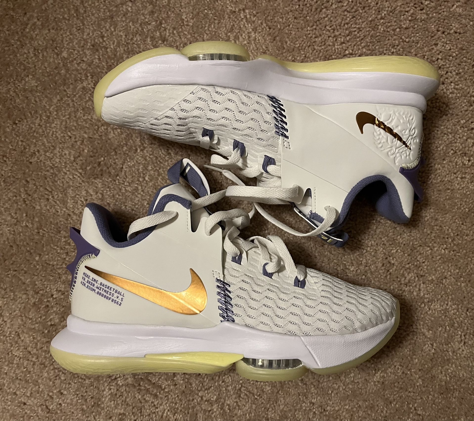 Nike Men’s Size 8.5 Basketball Shoes LeBron