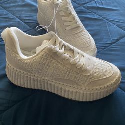 Universal Thread Sneakers No. 8