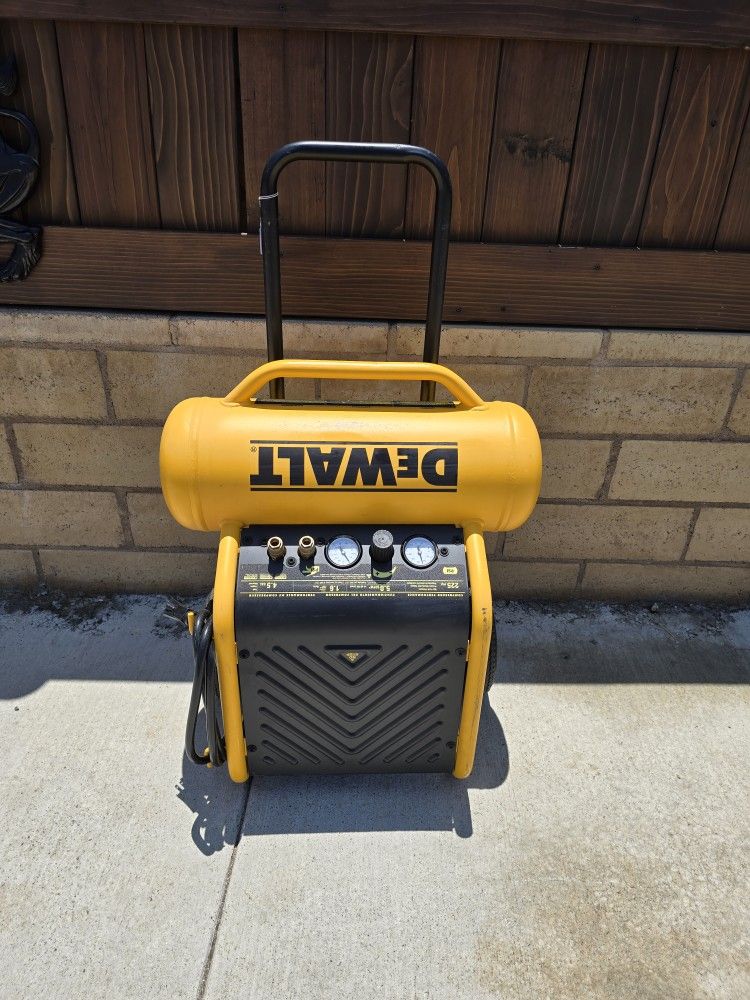 Dewalt 4.5 Gal Air Compressor