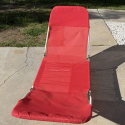 2 Folding Beach/park Lounge Chairs (Red & Green)