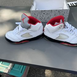 Jordan 5 Retro Fire Red Silver Tongue youth Size 2.5 