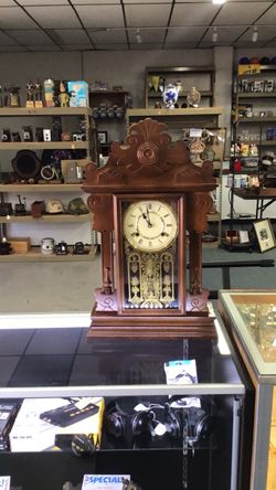 Vintage Unbranded Tall Mantle Clock w Key 💵 💵 💵CASH ONLY💵 💵 💵