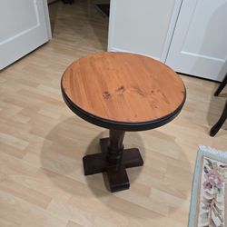 Solid  wood round table