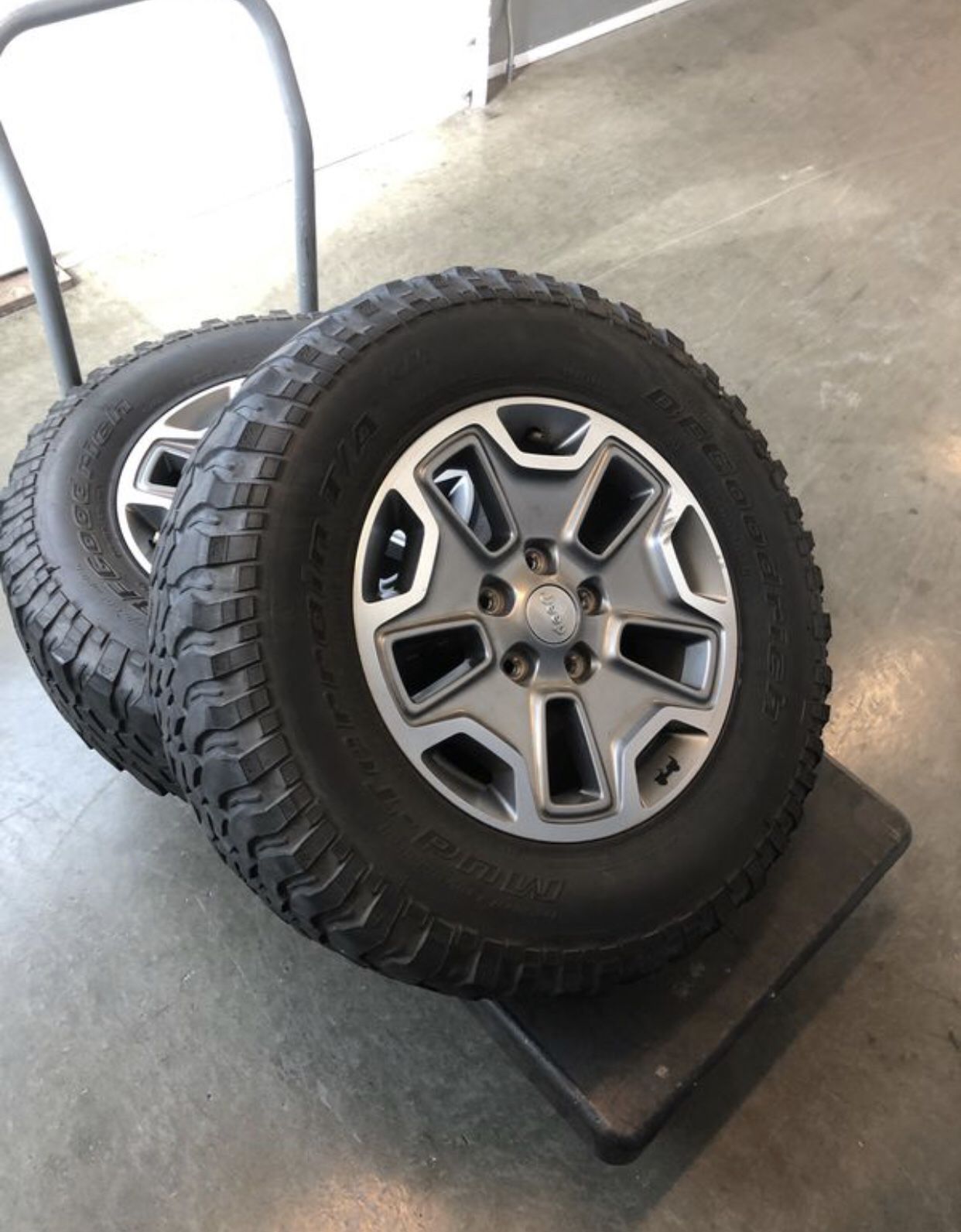 Jeep rubicon 2018 rims/wheels bfgoodrich mud terain tires
