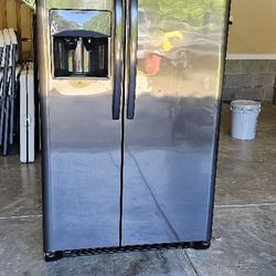 Frigidaire Refrigerator 