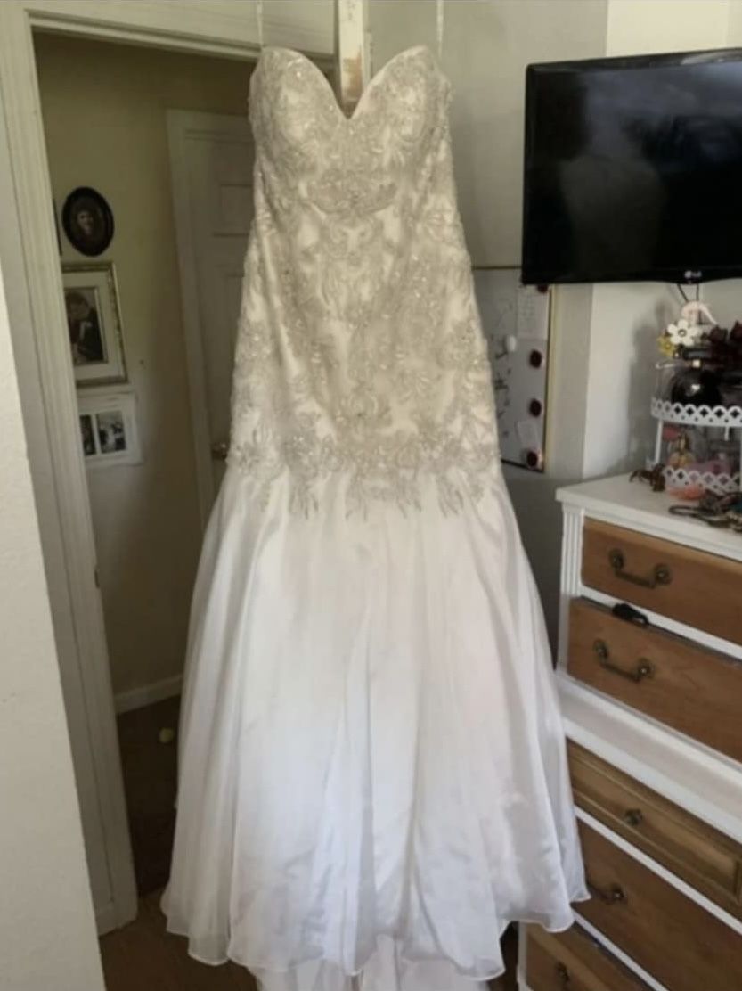Corset Back Wedding Dress Size 16 w/ Veil & Hair Piece