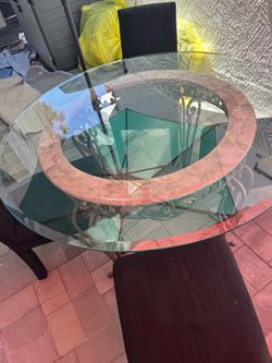 Round Glass Dining Table w Chairs