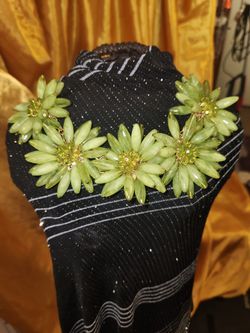 STUNNING VINTAGE FLOWER NECKLACE