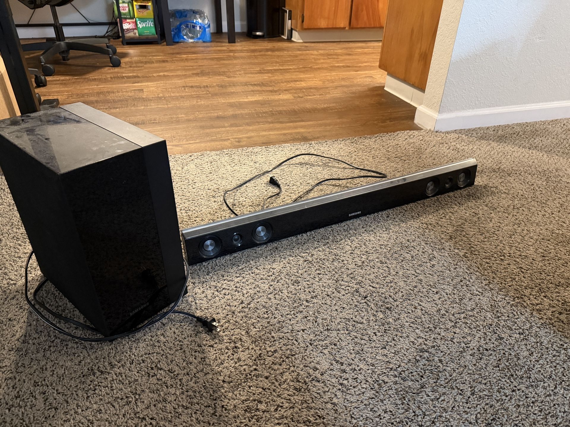 Used Samsung Soundbar & Woofer