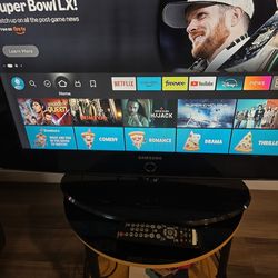 Samsung 31" Swiveling tv w/remote