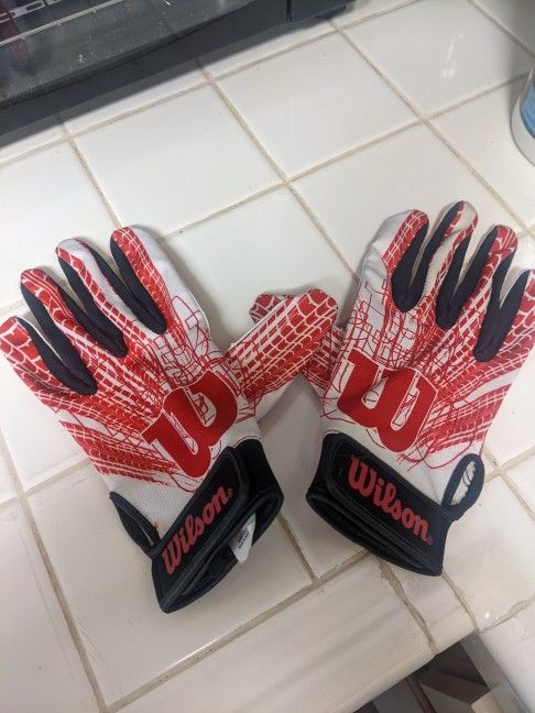 Size L Wilson Sports Gloves. Receiver Must Have!