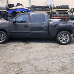 2008 GMC SIERRA V8 6.0 Runs Good $$3500 No Parts 