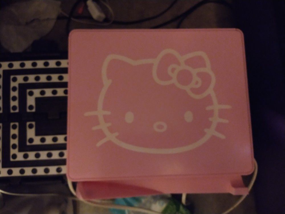 Hello Kitty collectable dvd player with remote