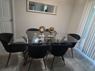 6 person dining set (velvet chairs) black & gold
