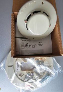 New Silent Knight SD505-APS Photoelectric Smoke Detector with New Detector Base