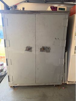 Safe cabinet