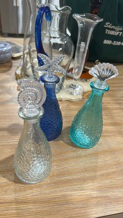 Ocean Themed Pebbled Glass Bottles w/ Clear Starfish & Shell Stoppers