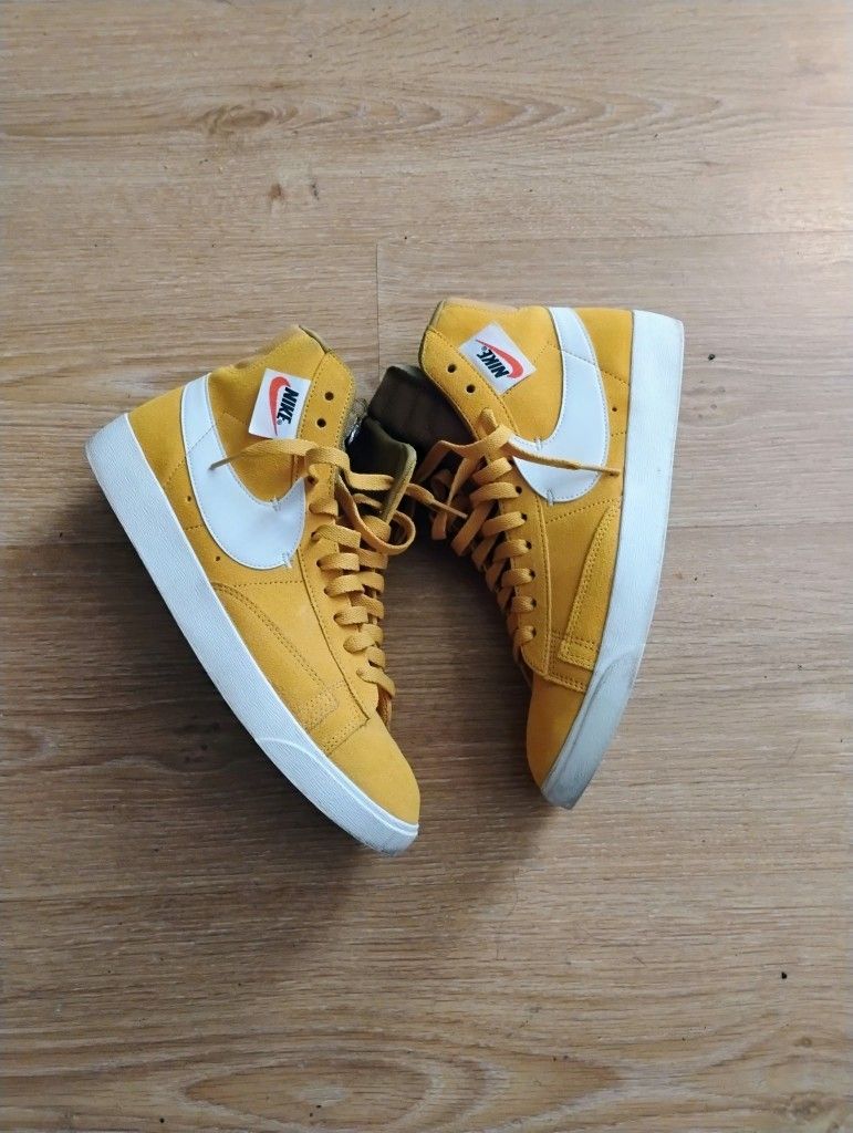 Nikes Blazers