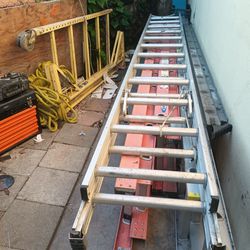 24 Ft Aluminum Extension Ladder Like New