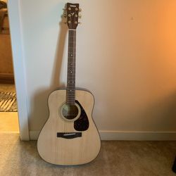 Yamaha F335 Dreadnought Natural Acoustic Guitar (beginner-friendly)