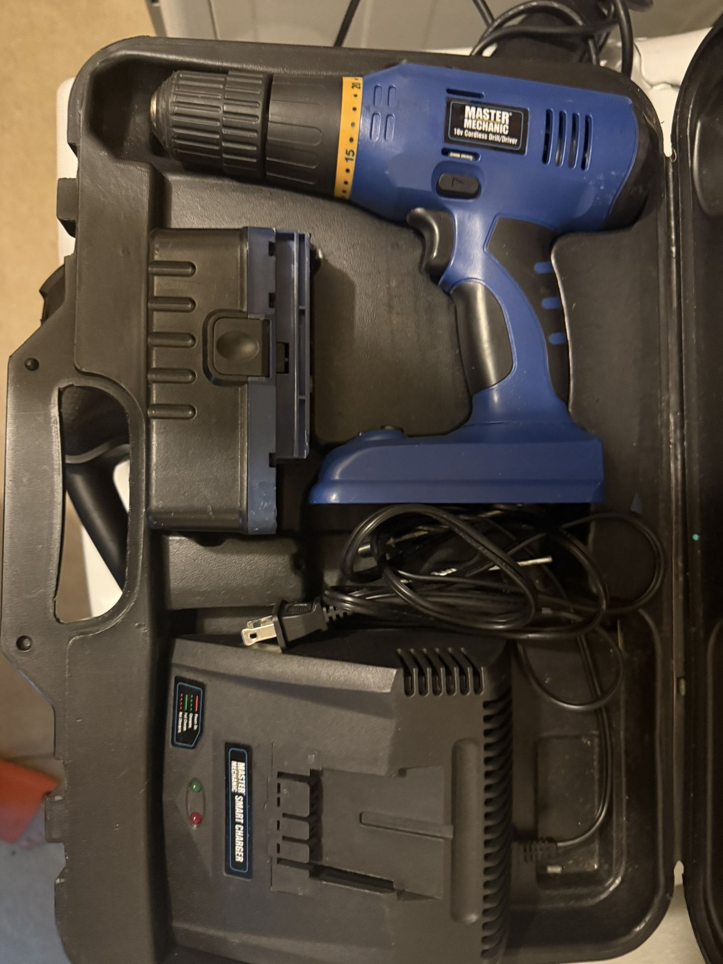 Master Mechanic 18V Cordless Drill/Driver kit