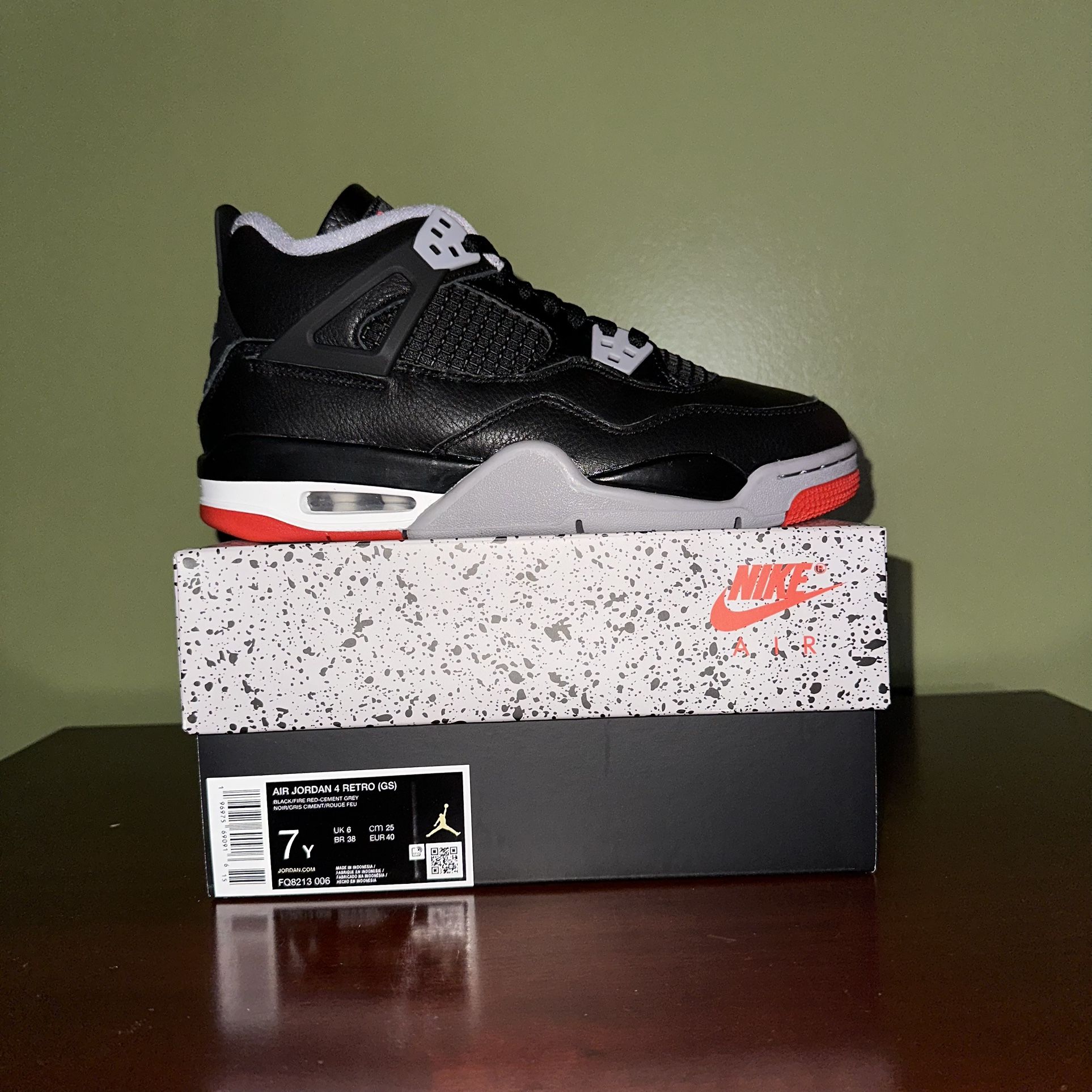 Nike Air Jordan Bred Reimagined 4’s   Size 7Y 