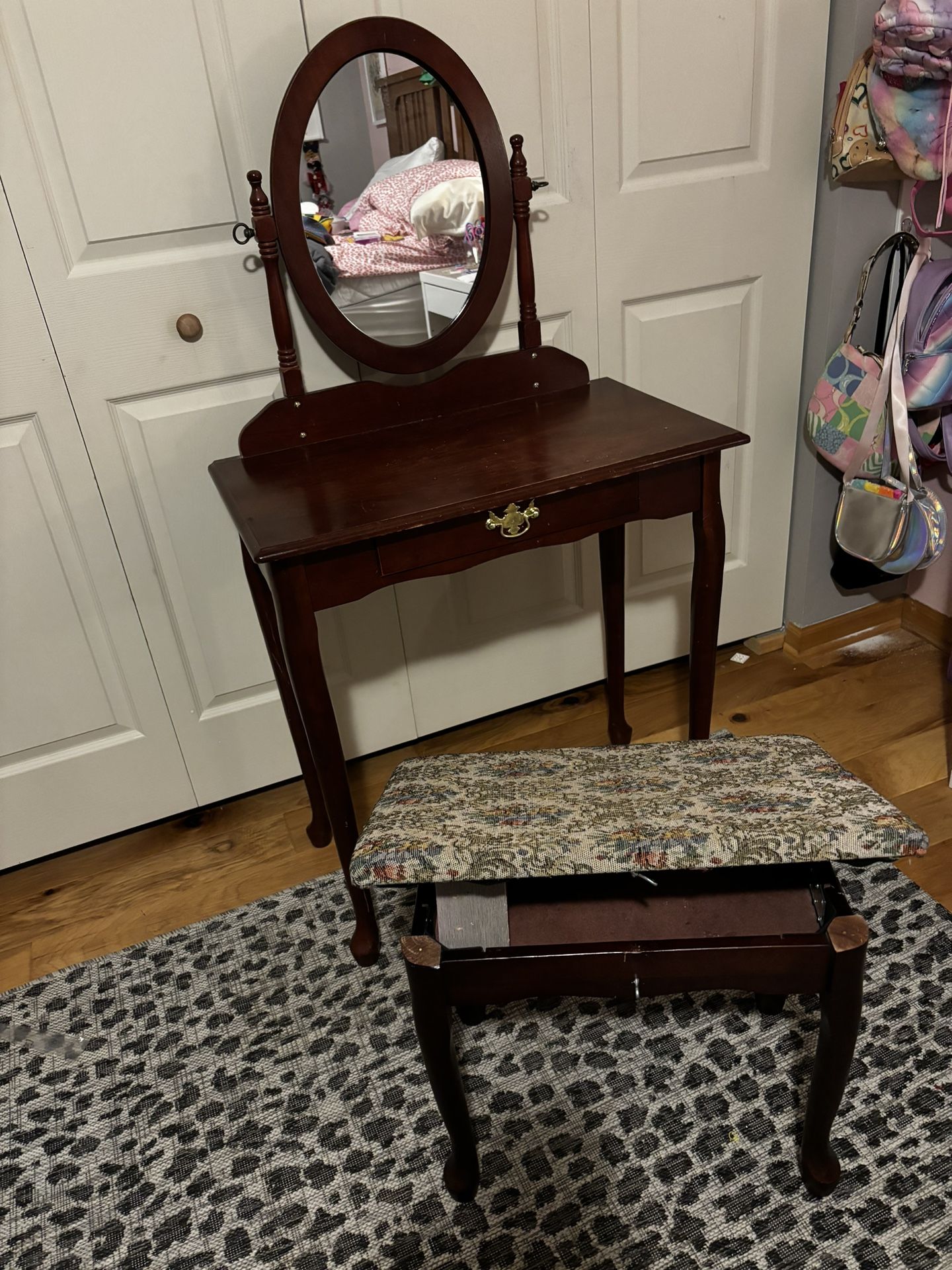 Girl’s Vanity Table with Mirror and Bench