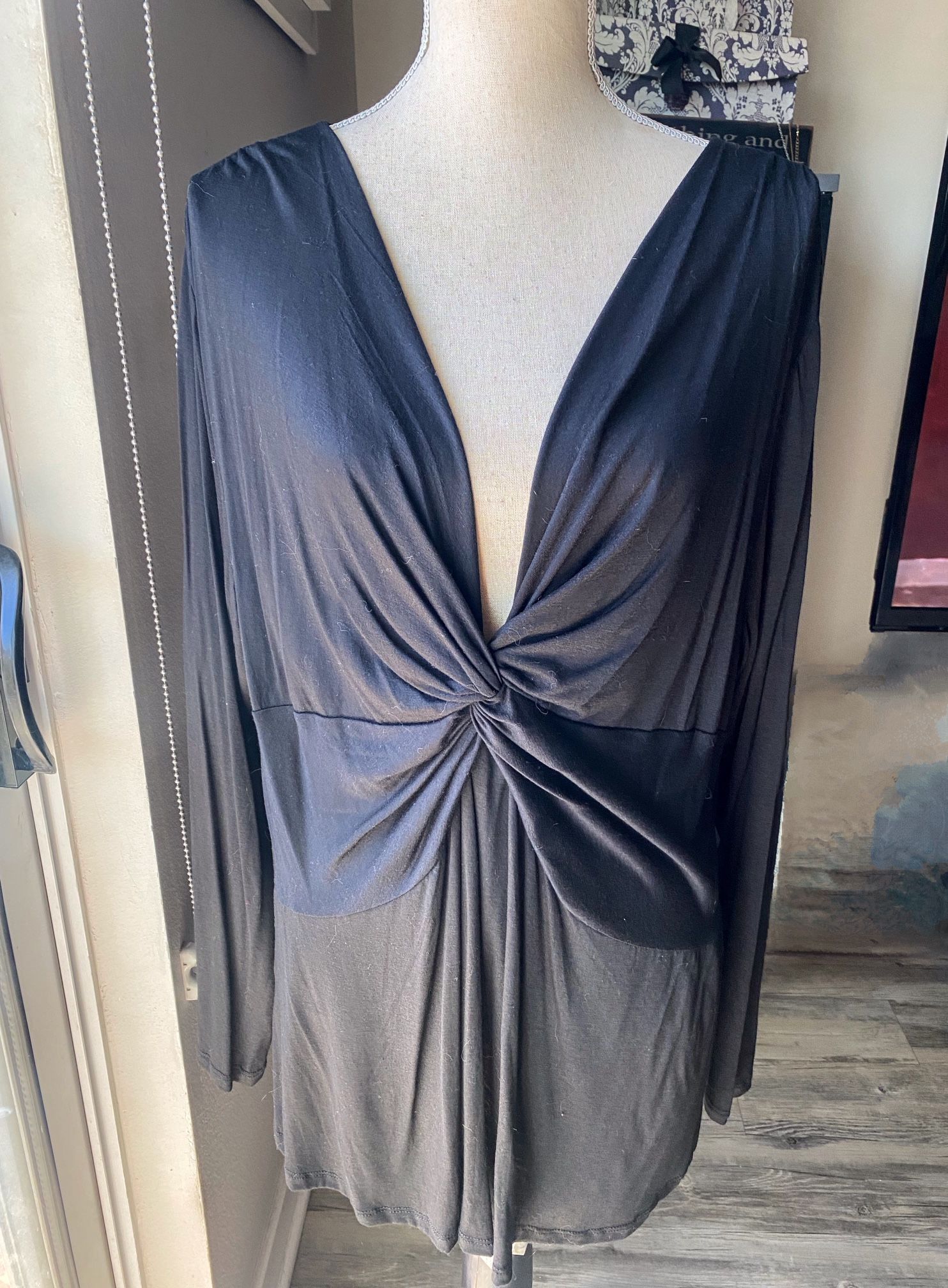 NWT Twist Front Top Black M/L