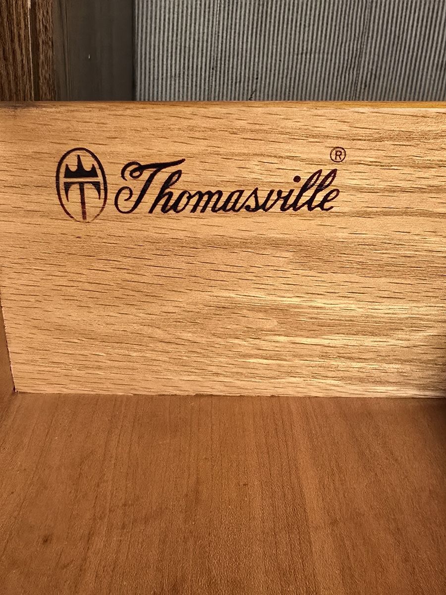 vintage thomasville 9 draw dresser, 1963/4, 2 mirrors, rare, one owner