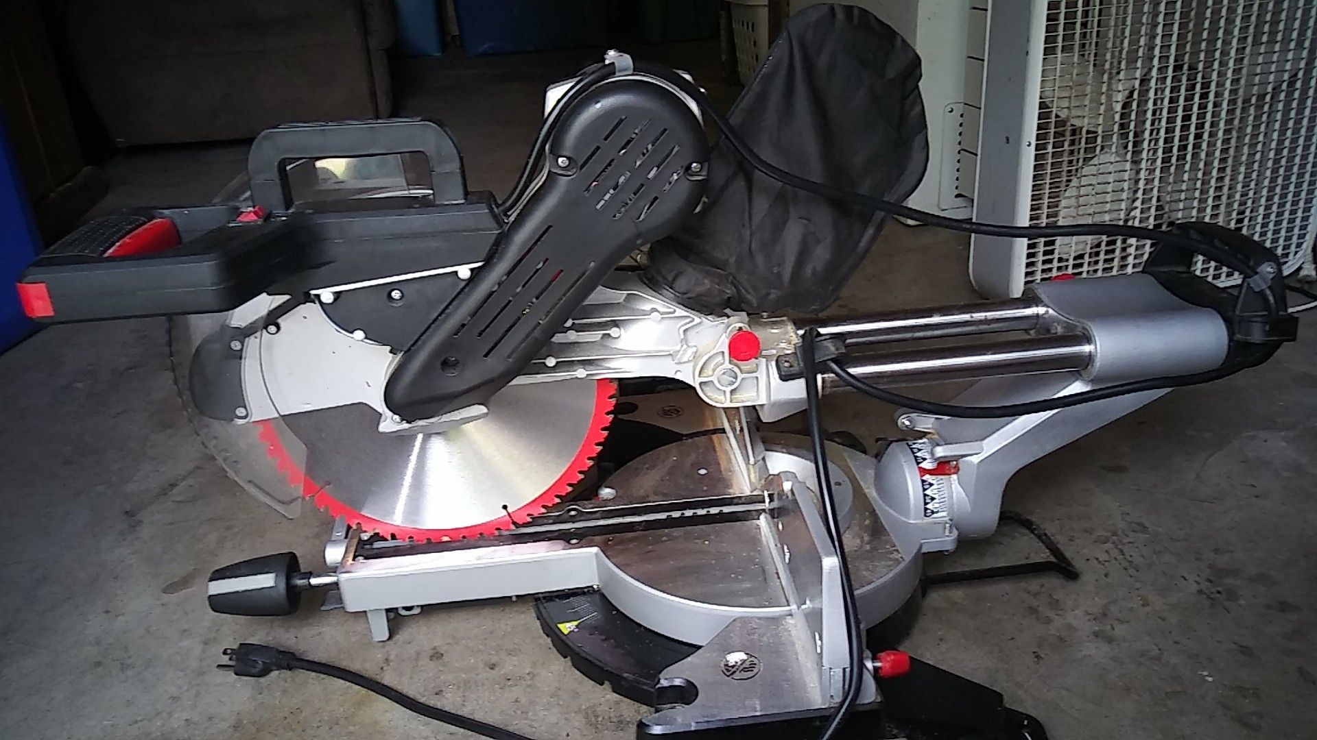 12' Duel-Bevel Sliding Compound Miter Saw