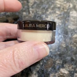 NEW LAURA MERCIER TRANSLUCENT SETTING POWDER MINI $4!