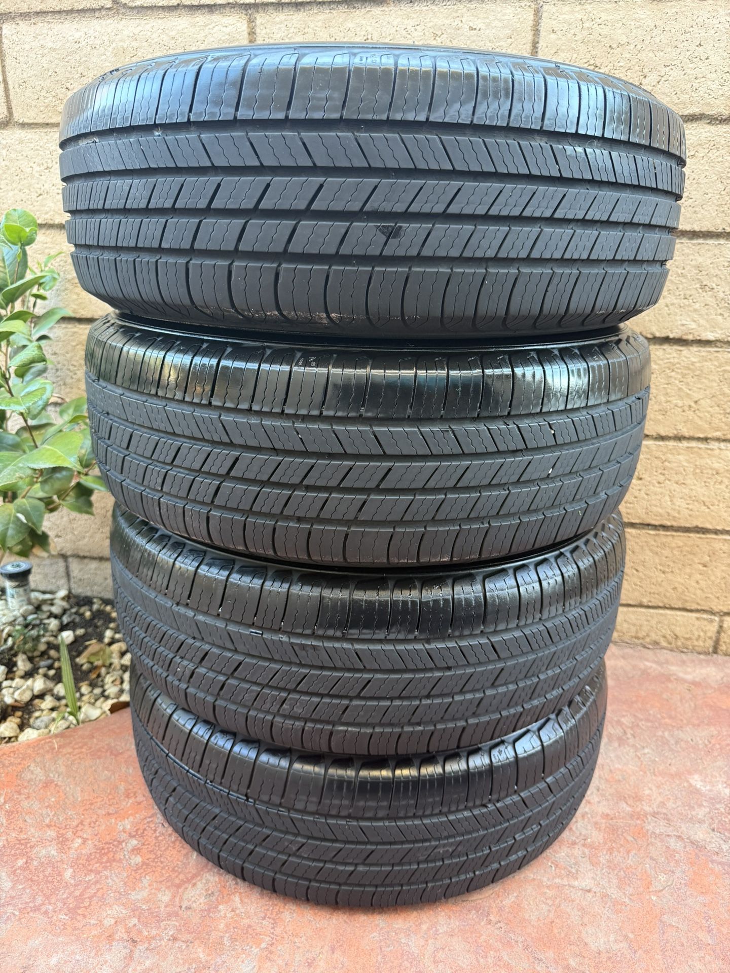 195/65/15 Michelin Defender