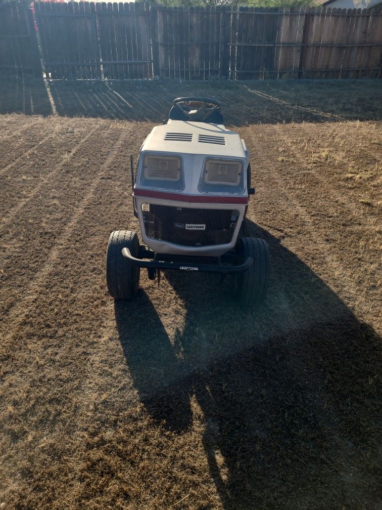CRAFTSMAN - GT/18 TWIN 6SPEED GARDEN TRACTOR
