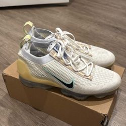 Size 8.5 Nike Vapormax