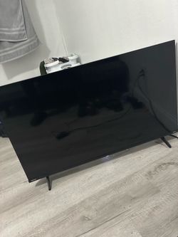 45 inch ROKU TV w/ remote