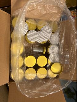 4 oz plastic container with gold lid