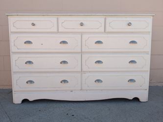Dresser