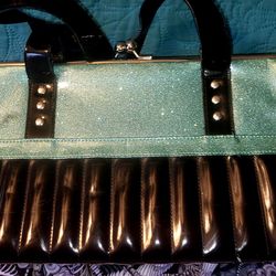 LUV DE VILLE LOCK PURSE