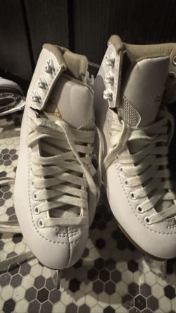 Girls Ice Skating Shoe