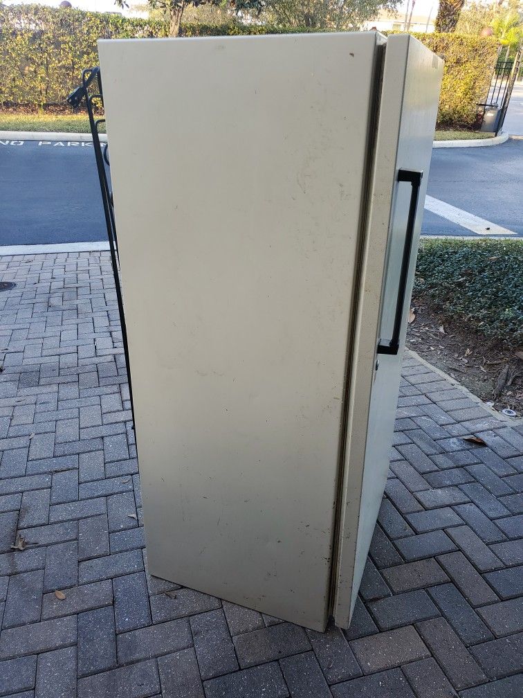 Stand Up Kenmore Deep Freezer for Sale in Orlando, FL OfferUp