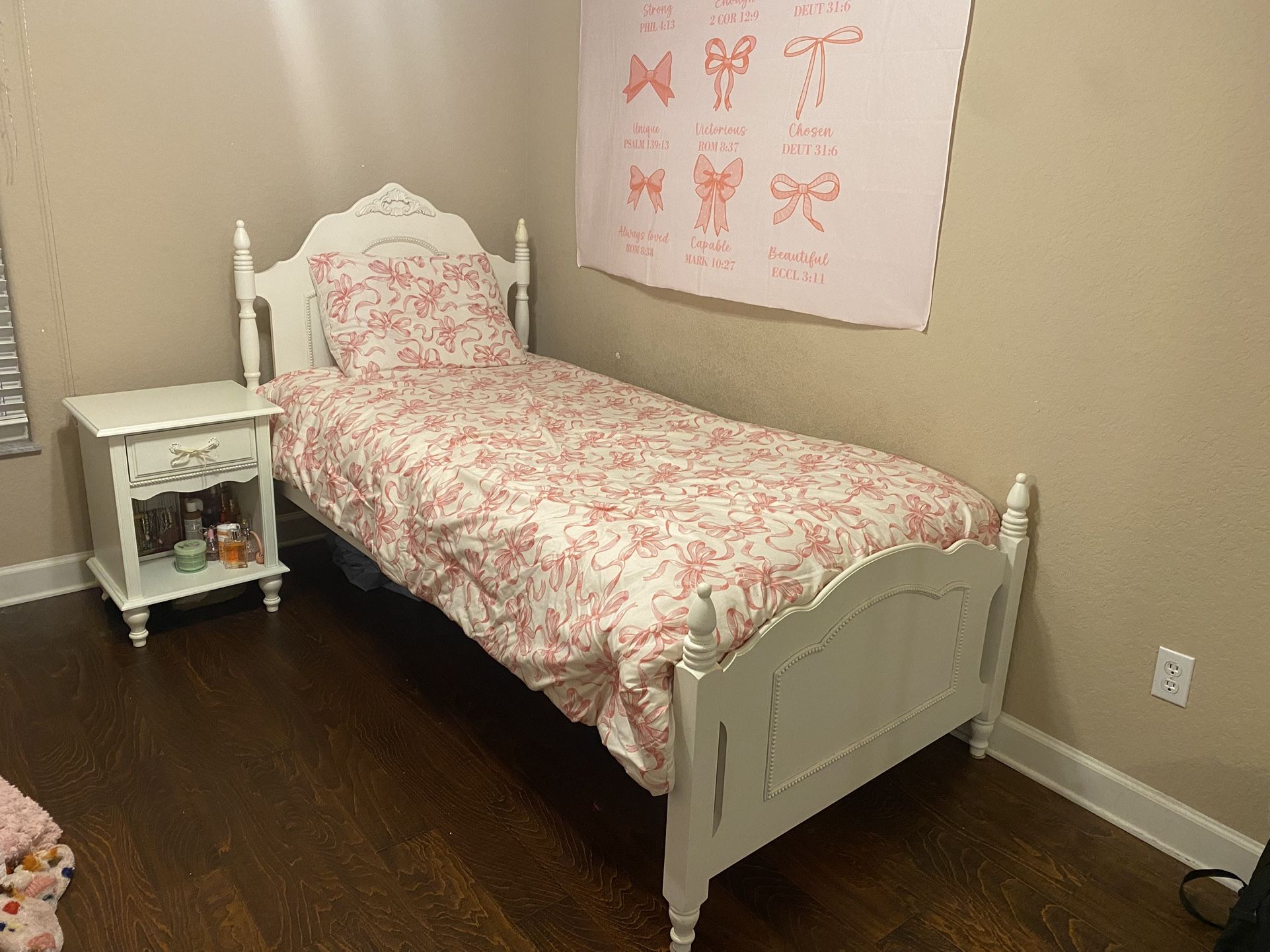 Antique White Twin Bed Frame Headboard Footboard Bunky Board Night Stand Comforter Sham Coquette Shabby Chic Bows