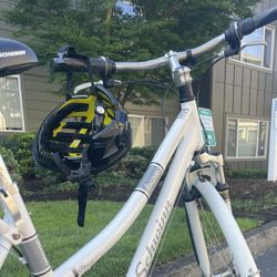 Schwinn Discover Women’s 700c Hybrid Commuter Bike
