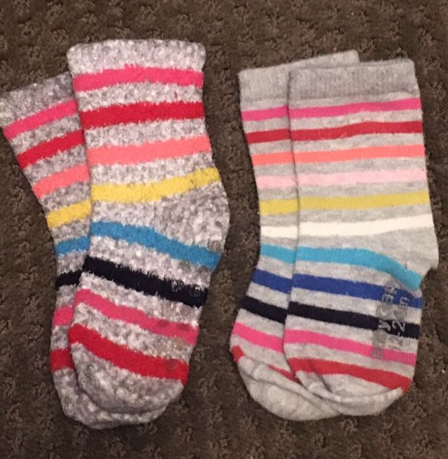 Toddlers socks gray w/bright striped 2-sets w/anti-slip bottoms 