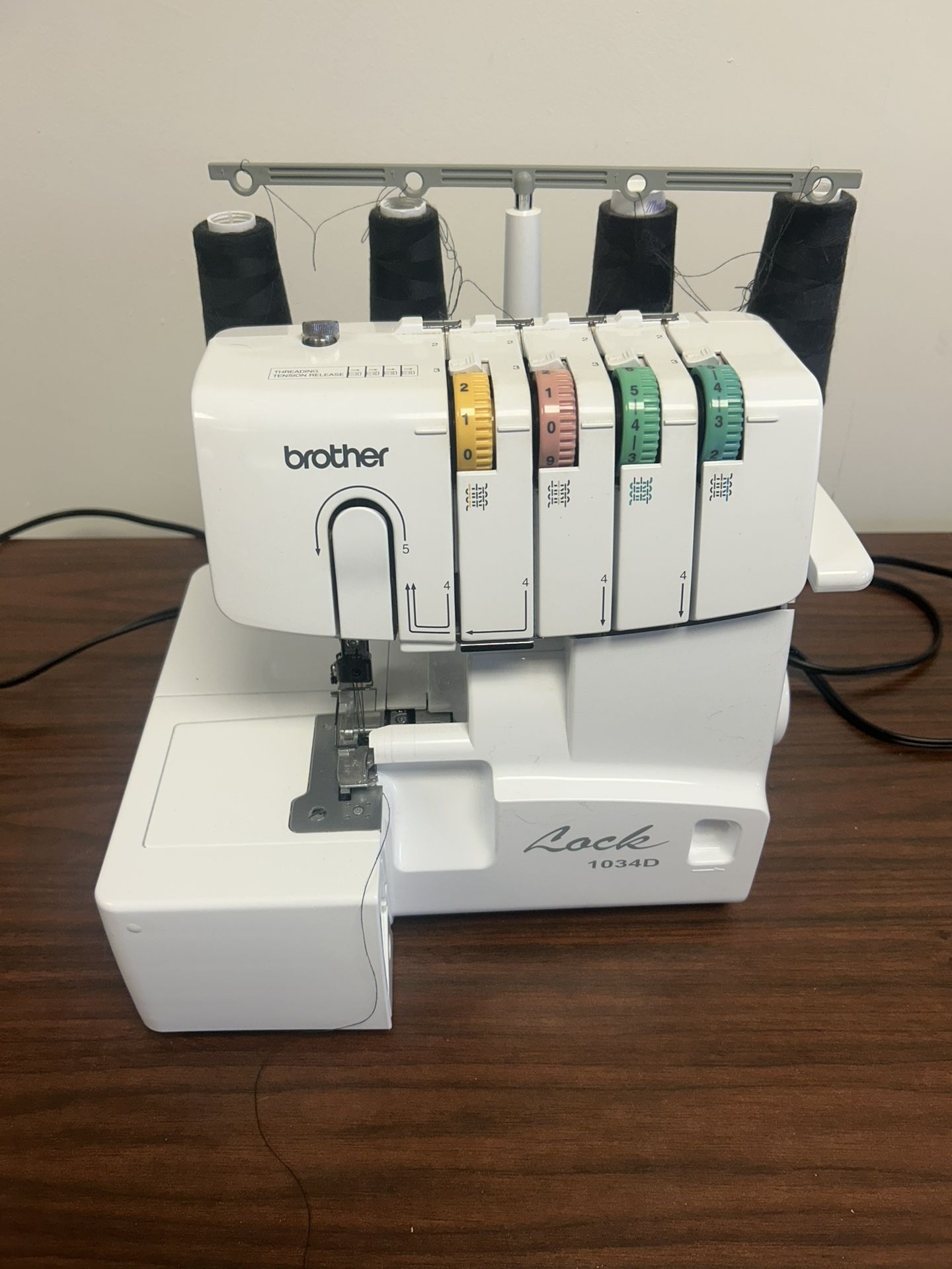 Brother Lock 1034D Serger Overlock Sewing Machine